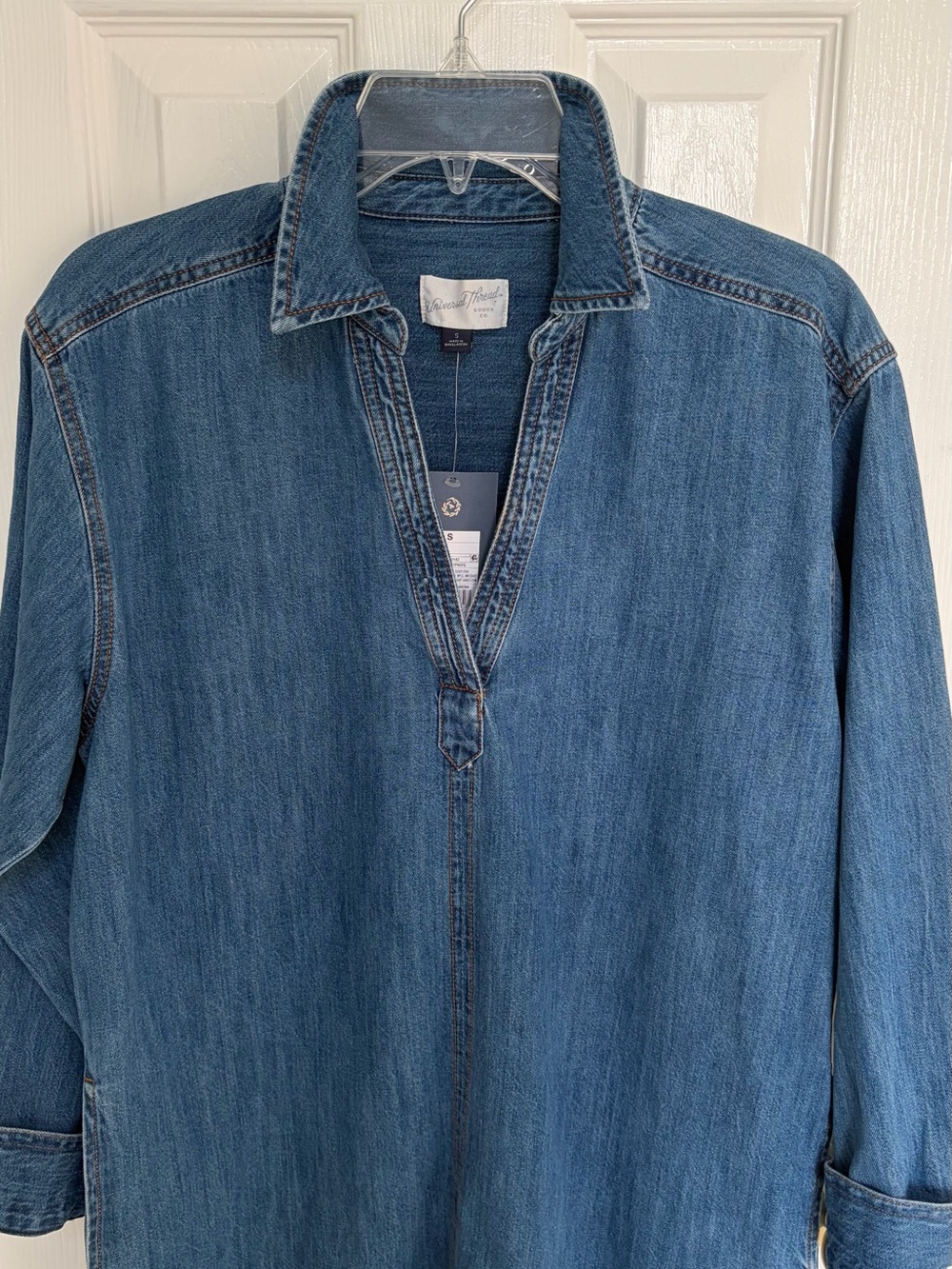 Universal Thread Denim Tunic Dress in Medium Blue. Shirt tail hem And pockets - Picture 2 of 9
